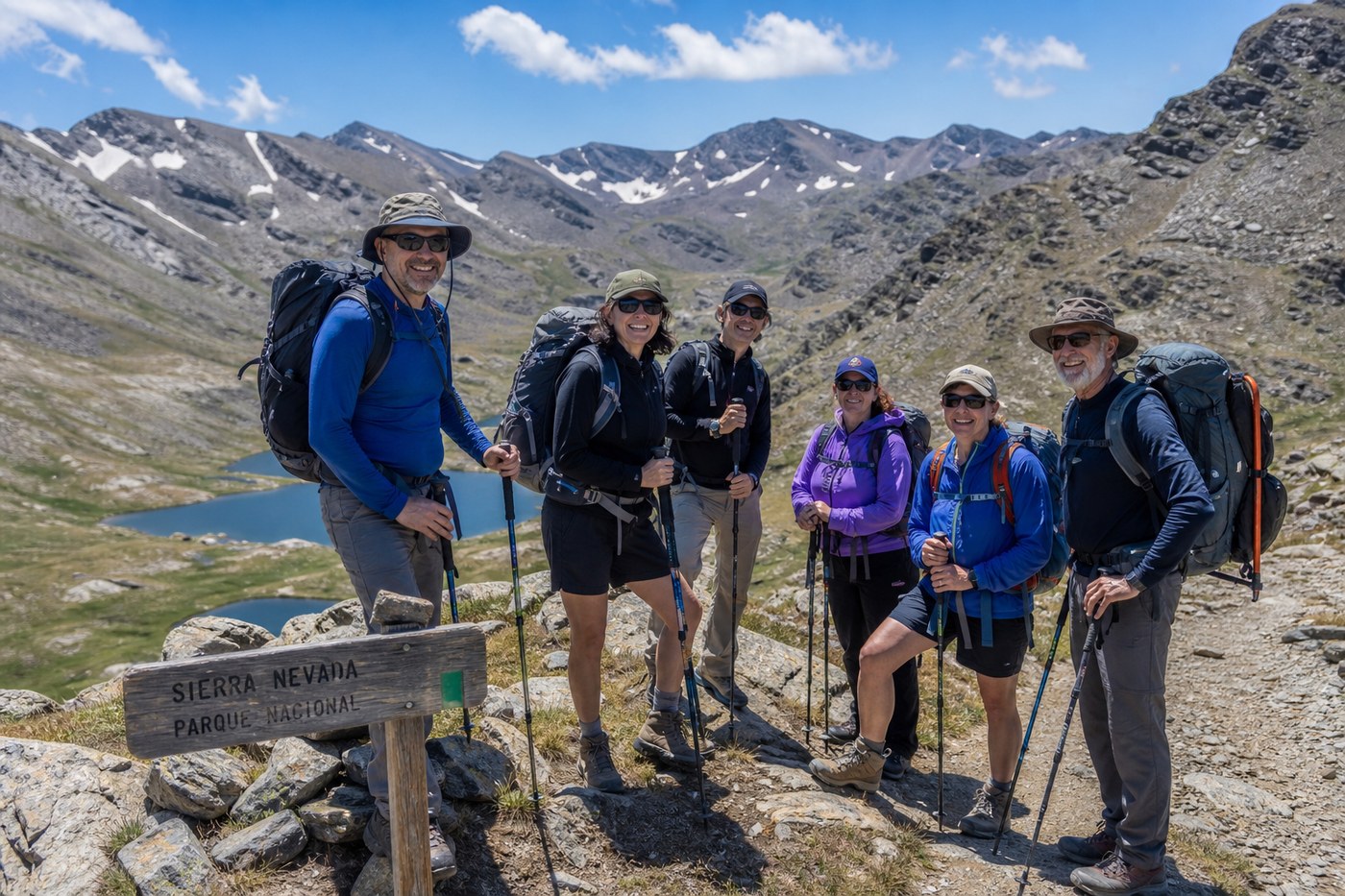 Grupo de senderistas en Sierra Nevada
